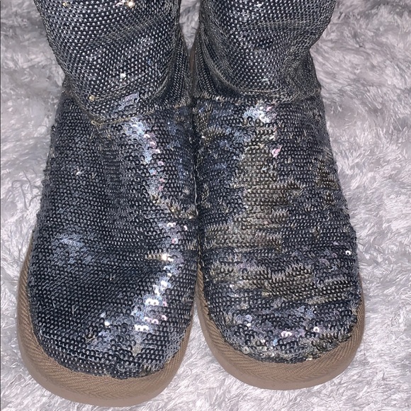 VS PINK Mukluk Booties - Picture 2 of 9